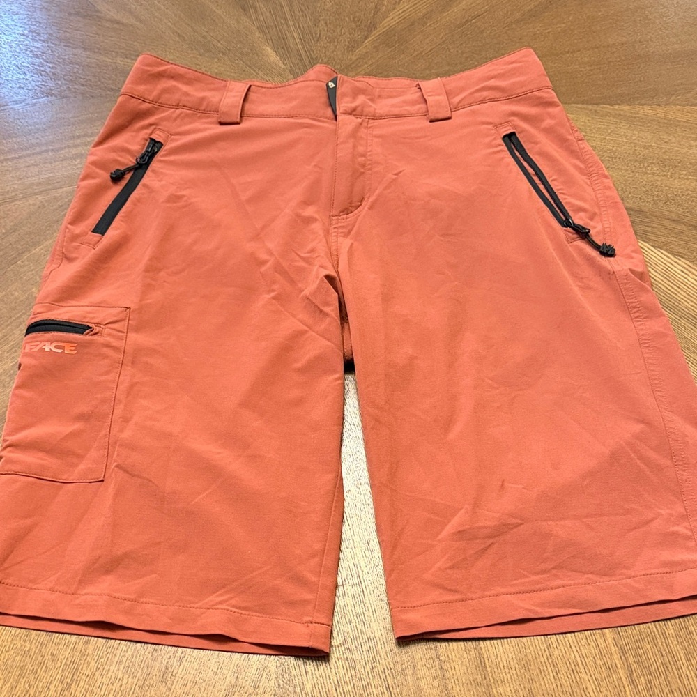 Race Face Indy Vented Bike Shorts Men's M Adjustable Waist Zipper Pocket